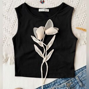 ♥️ Hello Gorgeous! Floral Applique Round Neck Tank Top